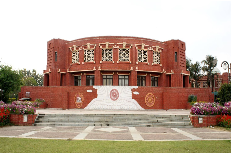 IIM Lucknow Summer Placements 2025: Rs 3.95 Lakh Highest Stipend, Over 580 Offers Secured