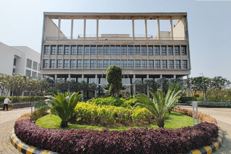 IIM Raipur Launches Six Management Development Programmes to Strengthen Professional Leadership