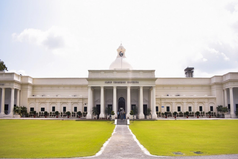 IIT Roorkee Placements 2025 Kick Off Strong: 436 Students Secure Offers on Day One
