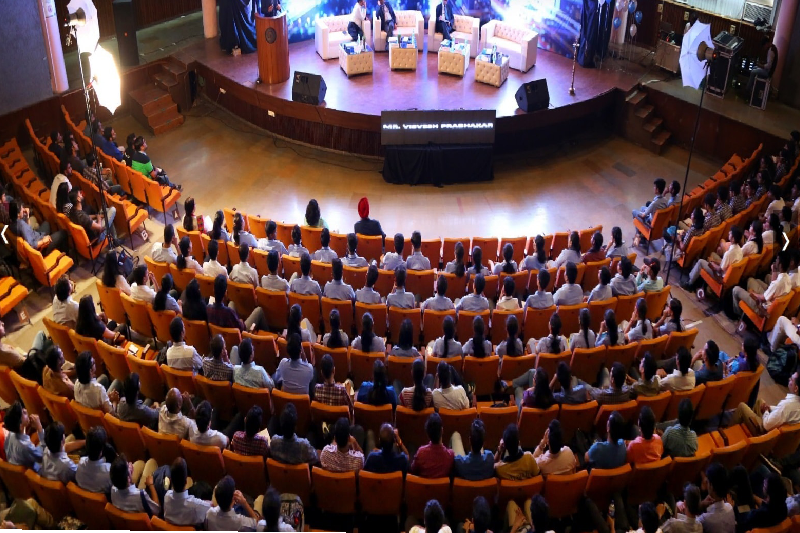 IIT-IIM Placements 2025: Will the New H-1B Visa Rules Disrupt the Dreams of Indian Graduates?