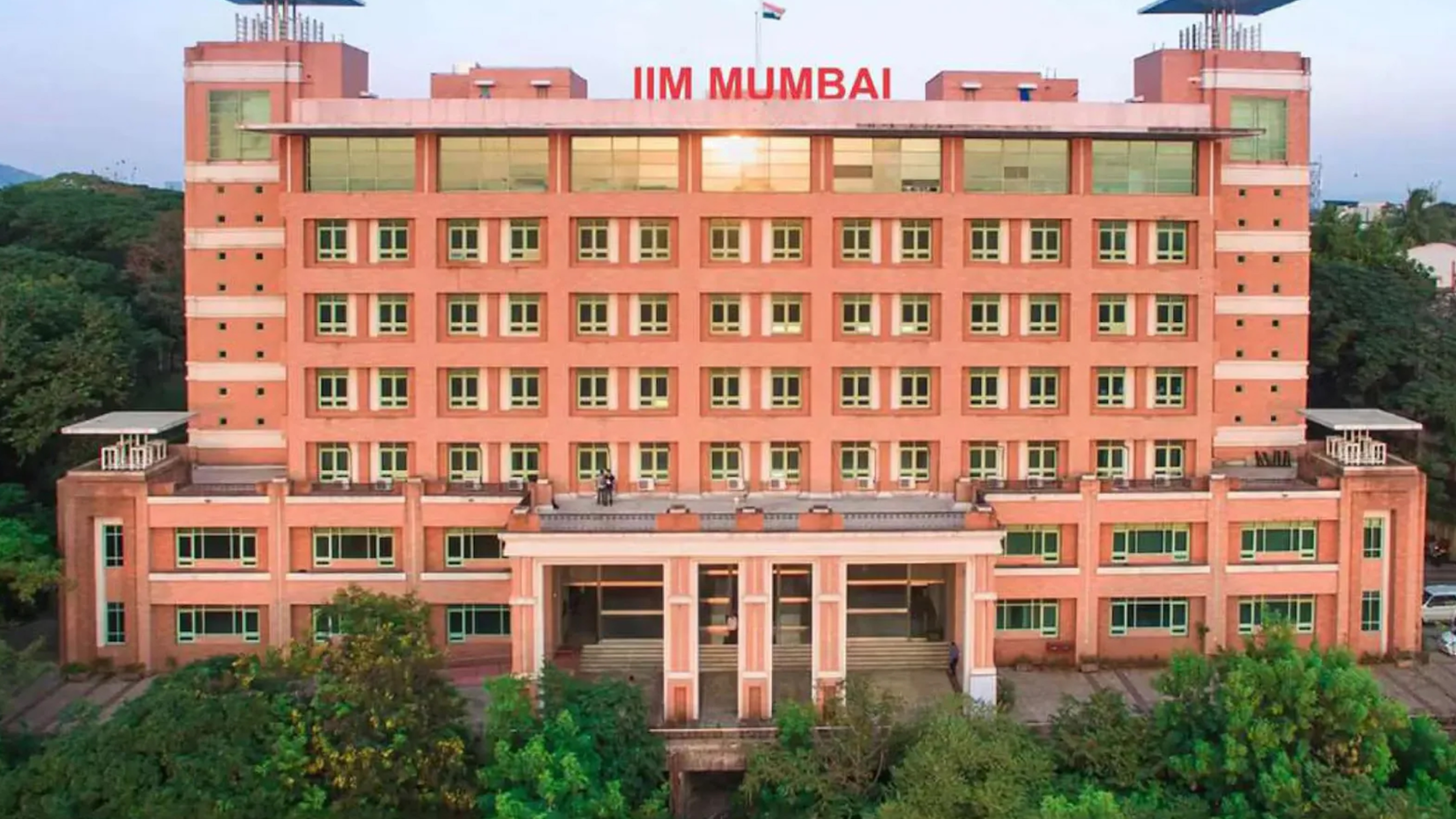 IIM Mumbai Opens Admissions for Exclusive General Management Programme for Mid-Level Managers